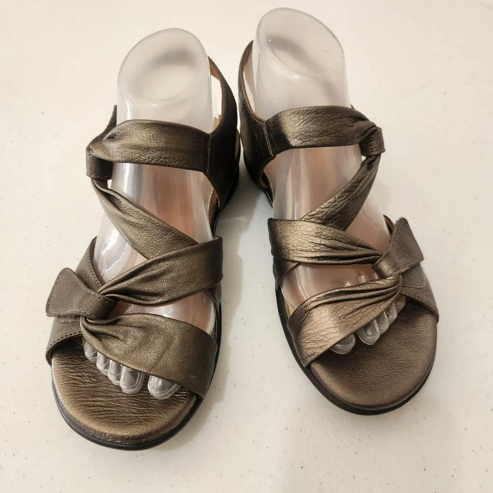 Clarks Artisan Lucena Women's Metallic Bronze Leather Knot Sandals 7W